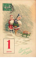 N°24321 - Carte Gaufrée - Bonne Année - Fillettes Près D'une Luge Sous La Neige - Nieuwjaar