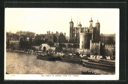 AK London, The Tower Of London From The Thames  - Altri & Non Classificati