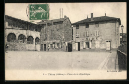 CPA Thizy, Place De La République  - Thizy