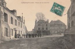 BE24 - CHENERAILLES  DANS LA CREUSE PLACE DE LA LIBERTE  CPA  CIRCULEE - Chenerailles