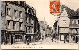 22 GUINGAMP - La Rue Saint Yves. - Guingamp