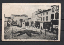 16 - Jarnac - Place Burgaud Des Marets - Café Restaurant " Lachaise" - Jarnac