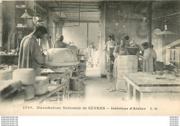 SEVRES MANUFACTURE INTERIEUR D'ATELIER - Sevres