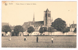 B-10104   YPRES : Plaine D',Amour Et L'Eglise St. Martin - Ieper