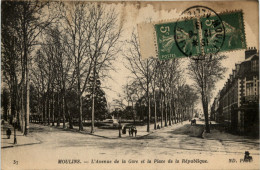 Moulins, LÀvenue De La Gare Et La Place De La Republique - Moulins