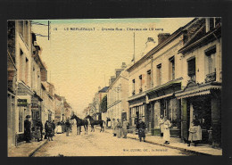 61 Le Merlerault Grande Rue Chevaux De1/2 Sang édit. Julienne  N° 12 Couleur Gaufrée , Animée Magasin - Le Merlerault