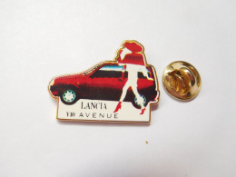 Beau Pin's , Auto Lancia Y10 Avenue , Rouge , Signé Tosca - Andere & Zonder Classificatie