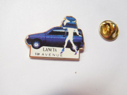 Beau Pin's , Auto Lancia Y10 Avenue , Bleue , Signé Tosca - Andere & Zonder Classificatie