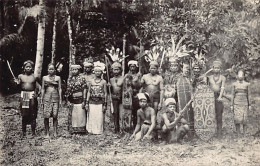 Malaysia - BORNEO - Group Of Dayaks - REAL PHOTO - Publ. Unknown  - Malaysia