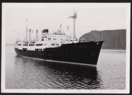 Jolie Photographie Du Bateau VERSTERALEN Voguant Vers Trondheim, Norvège, Norway, Juillet 1954, 9,6 X 6,8 Cm - Boats