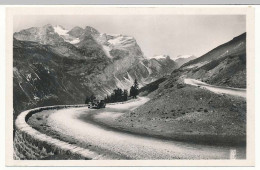 CPSM 9 X 14 Savoie La Tarentaise VAL D’ISÈRE Route Du Col D'Iseran Et Massif De Tsautéléina  Voiture Automobile - Val D'Isere