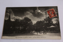 Fontenay Le Comte - La Place Viète Au Ckair De Lune - Fontenay Le Comte