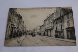 Fontenay Le Comte - Rue De La République - Fontenay Le Comte