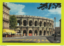 30 NÎMES N°2555 Les Arènes Romaines VOIR ZOOM SOLEX Devant Le Bar De La Bourse PUB Martini KODAK - Nîmes