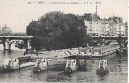 PARIS ( 6e ) - Le Barrage De La Monnaie ( Bateaux Lavoir ) - Péniches