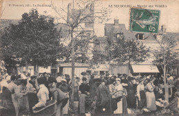 Le NEUBOURG (Eure) - Marché Aux Volailles - Voyagé (2 Scans) - Le Neubourg