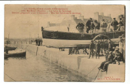 BARFLEUR. Le Canot De Sauvetage. Derniers Préparatifs Avant Le Lancement. Mise Des Ceintures De Sauvetage. - Barfleur