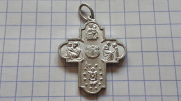 PENDENTIF RELIGIEUX (SUR FEUILLE QUADRILLEE 1 CARRé = 5MM/5MM) - Godsdienst & Esoterisme