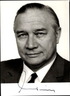 CPA Politiker Hans Leussink, Bundesminister Für Bildung Und Wissenschaft, Portrait, Autogramm - Personaggi