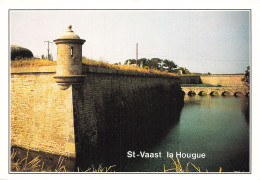 50 SAINT VAAST LA HOUGUE LES DEFENSES DU FORT - Saint Vaast La Hougue