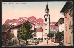 Cartolina Cortina D`Ampezzo, Strassenpartie Mit Blick Nach Der Kirche Und Dolomiten In Der Dämmerung  - Otros & Sin Clasificación