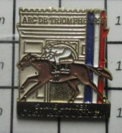 713F Pin's Pins / Beau Et Rare / ANIMAUX / CHEVAL SUAVE DANCER PRIX ARC DE TRIOMPHE CASH ASMUSSEN - Animaux