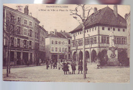 88 - RAMBERVILLIERS - HÔTEL De VILLE Et PLACE Du MARCHÉ - ANIMÉE - - Rambervillers