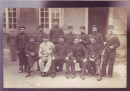 18 - BOURGES - GROUPE DE MILITAIRE POSANT -  - Bourges