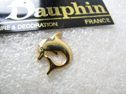 PIN'S    LE DAUPHIN   LUMINAIRE ET  DÉCORATION - Dieren