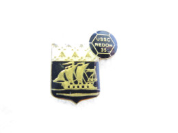 PIN'S      BATEAU   USSC  REDON  35  FOOTBALL - Boten