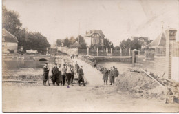 MILITARIA-Militaires Du Génie Construisant Un Pont - Other Wars