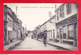 F-51-Mourmelon Le Grand-06P132 Rue Du Général Gouraud, Commerce, Animation, Cpa  - Mourmelon Le Grand