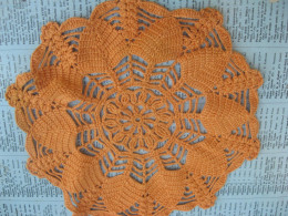 NAPPERON VINTAGE ORANGE AU CROCHET 23 CM FAIT MAIN - Other & Unclassified