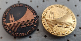 Tito's Pioneers International Camp Mednarodni Tabor Sutjeska Novo Mesto 1978 Slovenia Yugoslavia Pins - Verenigingen