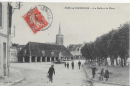 02    Fére En Tardenois   -   La Place Et La Halle - Fere En Tardenois