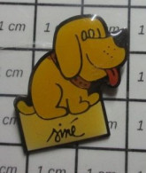 616c Pin's Pins / Beau Et Rare / ANIMAUX / CHIEN JAUNE DESSINE PAR SINE - Dieren