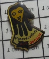 310B Pin's Pins / Beau Et Rare / ASSOCIATIONS / MAIN NOIRE LES PASCRECELLES DECAUX FOURMIES - Verenigingen