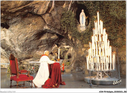 AIWP9-0933 - RELIGION - LOURDES - SA SAINTETE JEAN PAUL II DEVANT LA GROTTE MIRACULEUSE  - Papi