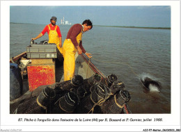 AJJP7-0649 - METIER - PECHE A L'ANGUILLE DANS L'ESTUAIRE DE LA LOIRE PAR R BOSSARD ET P GARNIER  - Fishing