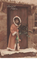Enfant - N°80980 Grete Ou Hanni Reinwald .Blandine Ebinger ? Portant Le Manteau Du Père Noël - Joyeux Noël - Ritratti