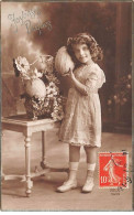 Enfant - N°80979 - Grete Ou Hanni Reinwald .Blandine Ebinger ? Portant Un Oeuf - Joyeuses Pâques - Ritratti