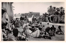 ALGERIE - SAN48219 - Touggourt - Constantine - Sur La Place - Le Repos Au Crépuscule - CPSM 14x9 Cm - Constantine