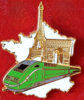 SUPER PIN'S TGV VERT, TOUR EIFFEL, ARC De TRIOMPHE Sur CARTE De FRANCE BLANCHE BALLARD NUMEROTE368 - TGV