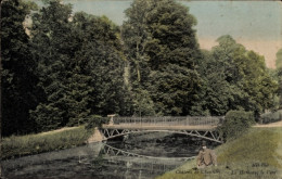 CPA Chantilly Oise, Chateau, Le Hameau De L'ent, Brücke, Mann Im Gras - Autres & Non Classés