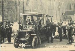 65 - Lourdes - Automobiles Portant Les Malades - Animée - Correspondance - CPA - Voyagée En 1920 - Voir Scans Recto-Vers - Lourdes