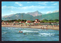 1964 - FORTE DEI MARMI - SPIAGGIA CON LE ALPI APUANE -  ITALIE - Massa