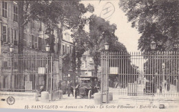 CPA, Saint Cloud, Avenue Du Palais, La Grille D'Honneur (pk89592) - Saint Cloud