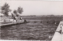 Co – Cpsm Petit Format PARENTIS EN BORN – La Piscine Sur Le Lac - Otros & Sin Clasificación