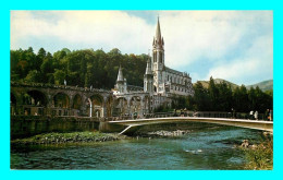 A751 / 029 65 - LOURDES Basilique Et Le Gave - Lourdes