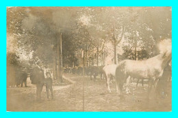 A751 / 373 HOMME Et Enfant Chevaux Carte PHOTO - Men